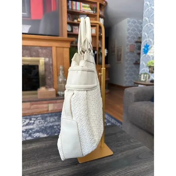 Vintage GUESS White Basket Weave Hobo Bag with Giant G Buckle Snap Closure - Picture 10 of 10